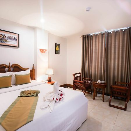 Relax Hotel Phnom Penh Exterior foto
