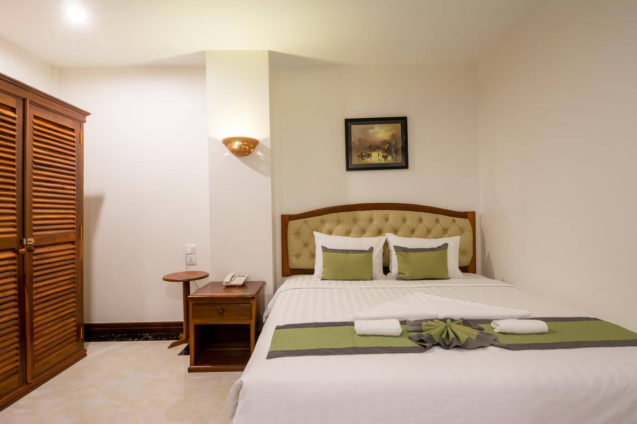 Relax Hotel Phnom Penh Exterior foto