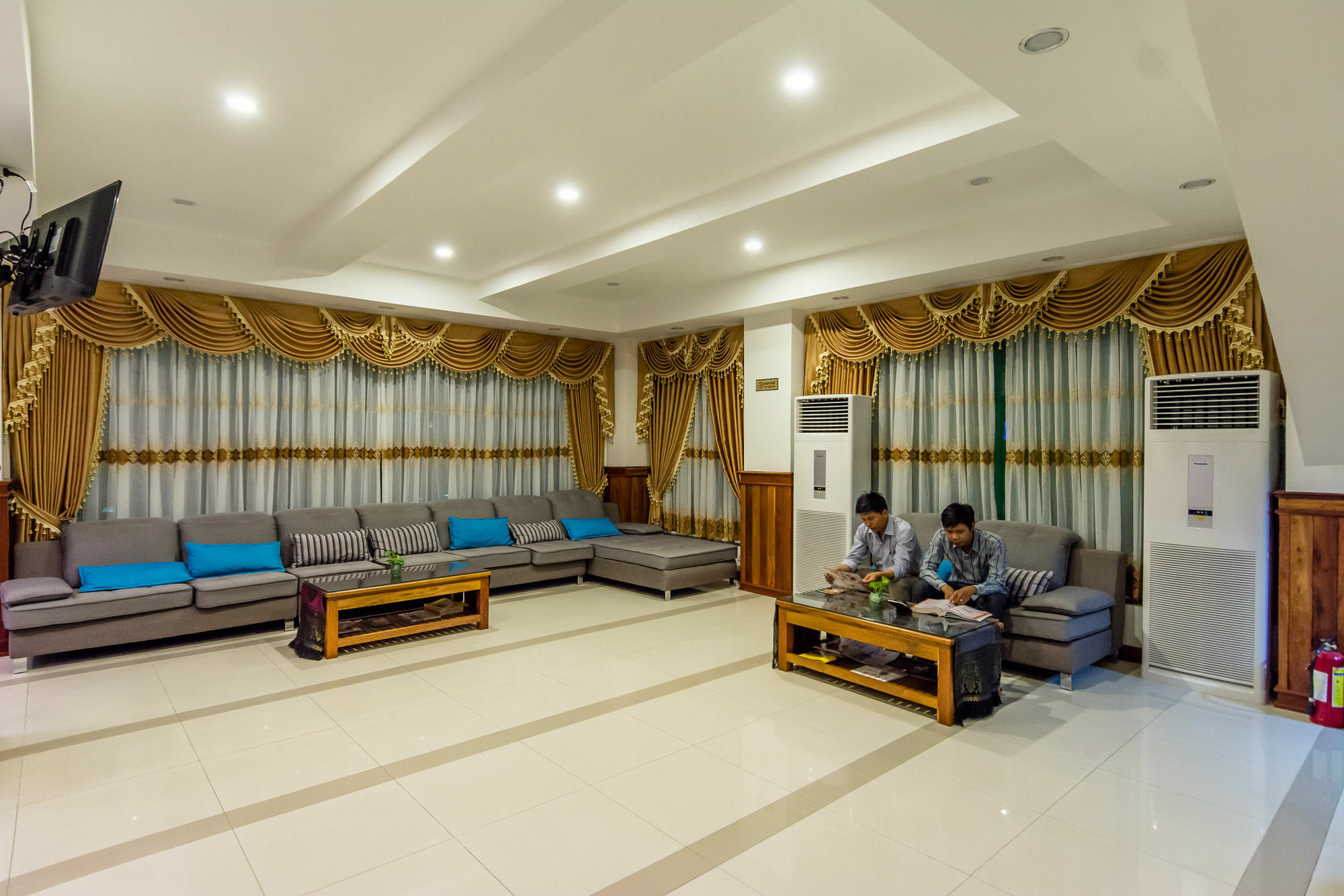 Relax Hotel Phnom Penh Exterior foto